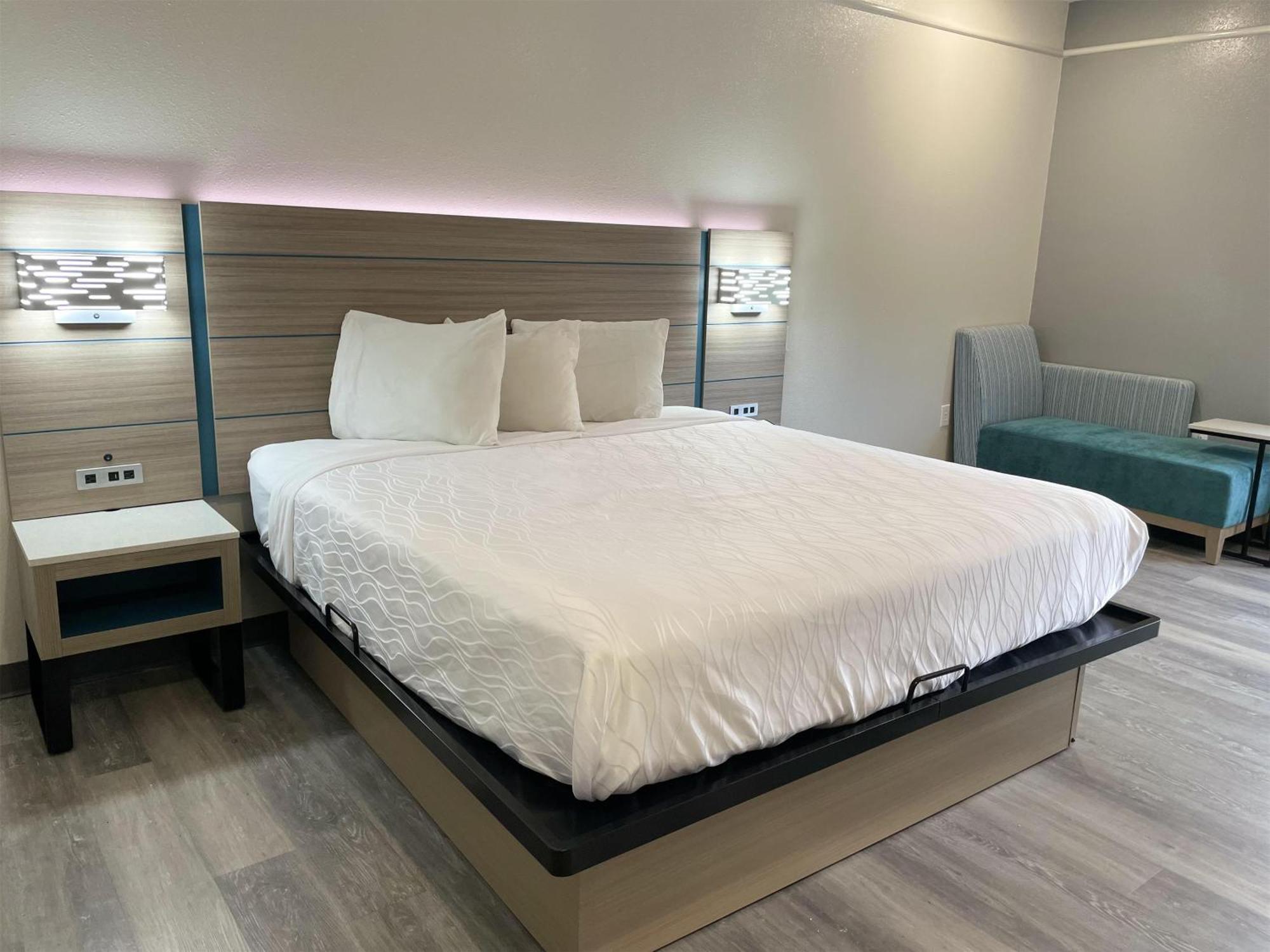 Sonesta Essential North Houston 2*