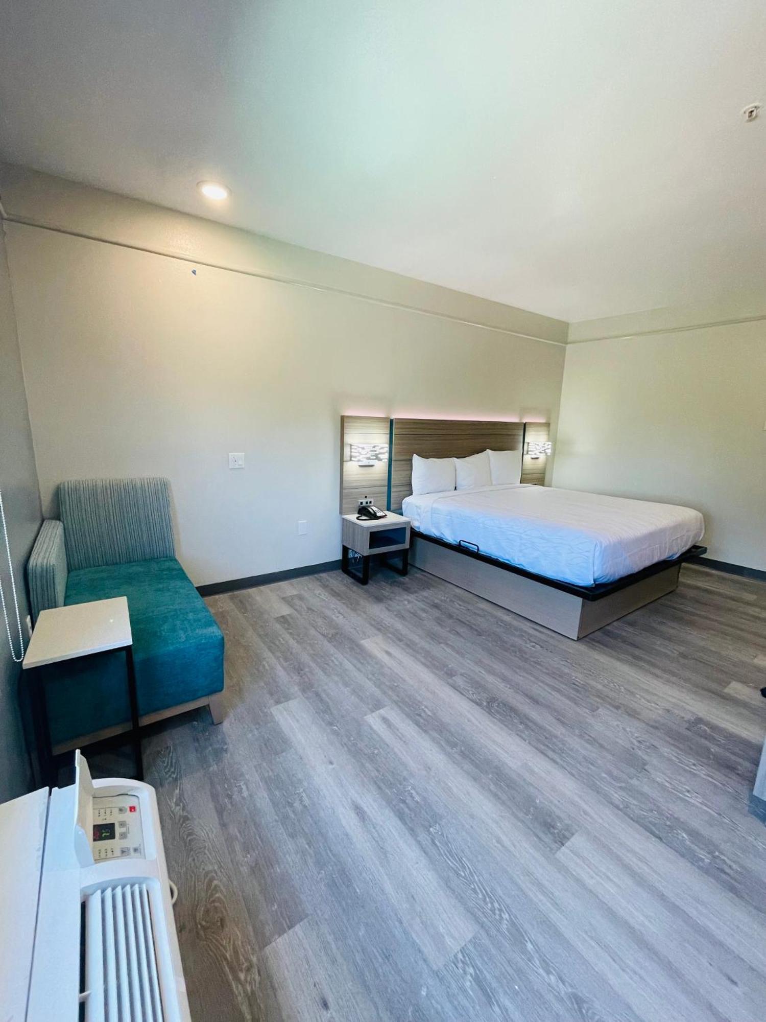 Sonesta Essential North Houston 2*