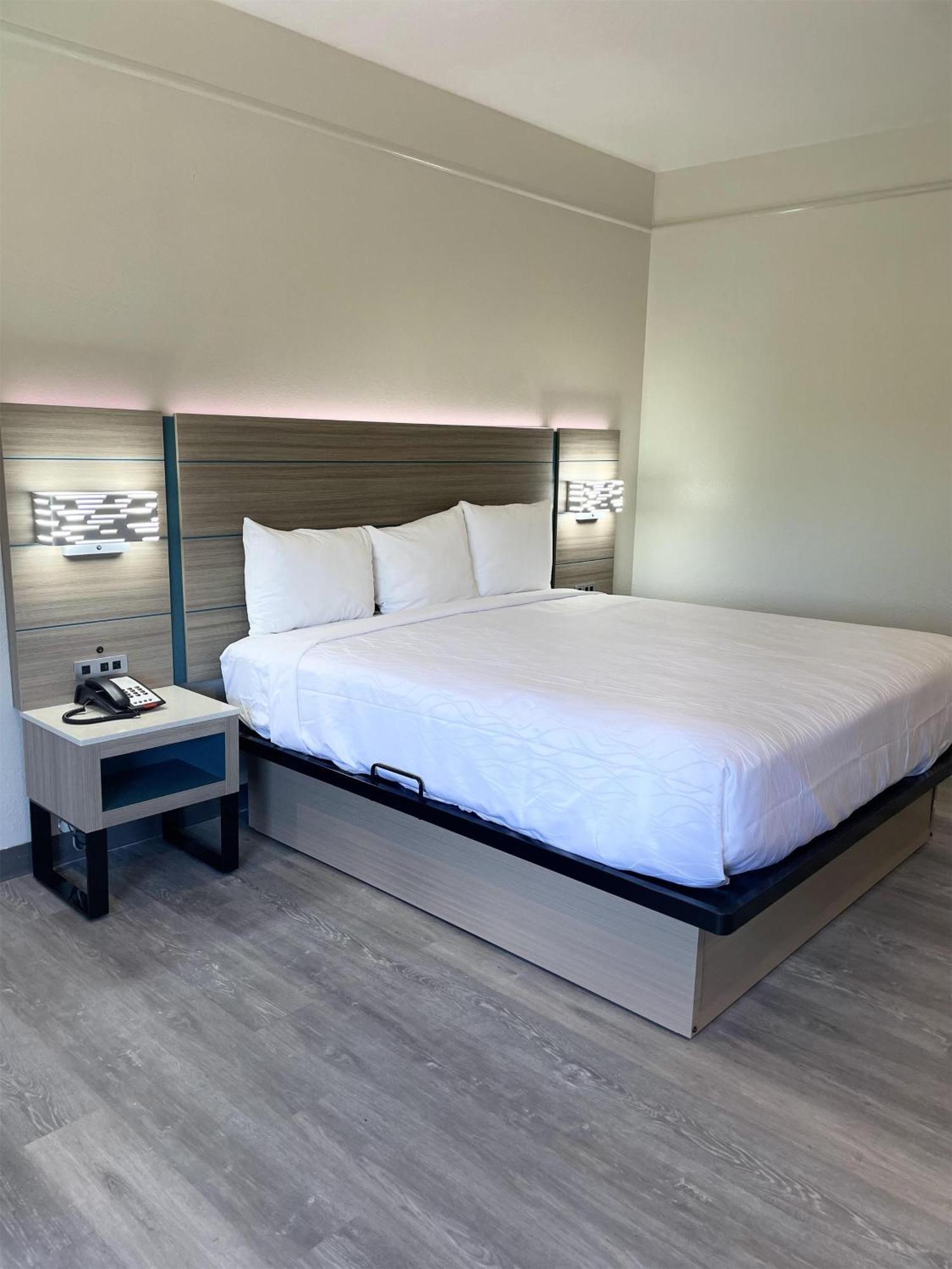 Sonesta Essential North Houston 2*
